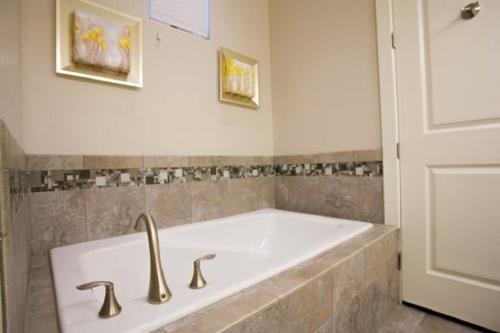 Road Runner Retreat - image 12