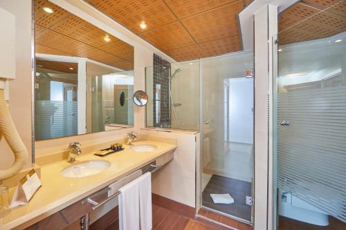 Hotel Playa Golf - image 9