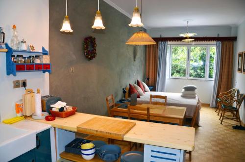 Mia's cozy flat in Ermou, 3 min from Monastiraki, Atenas