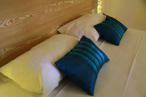 2 double beds