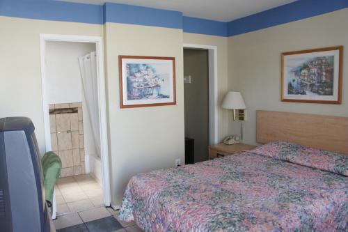 Budget Inn - Accommodation - El Cerrito