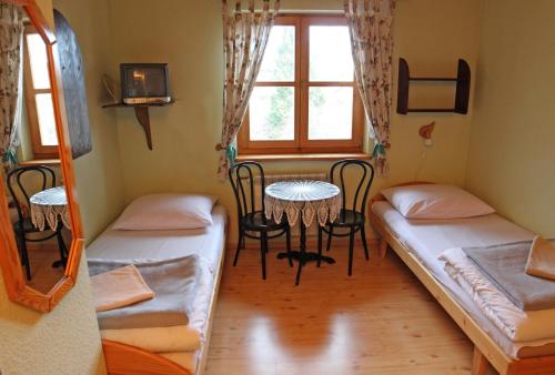 2 twin beds