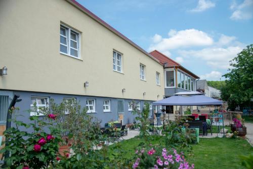  Ranchzimmer am Hippo-Campus Reit- und Therapiezentrum, Pension in Deutsch Haslau bei Nickelsdorf