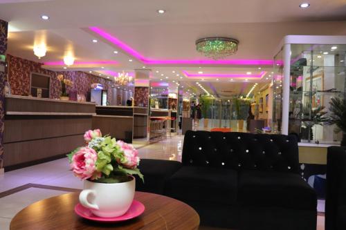 Afficher, Luxsur in Encarnacion