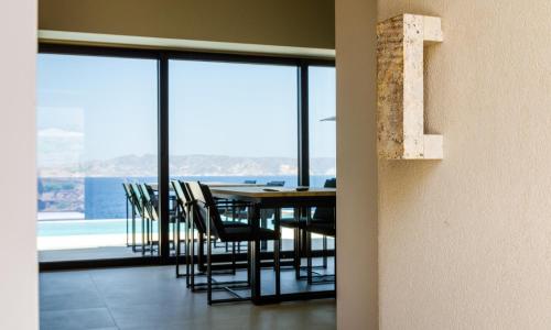 161657255 Milos Cove