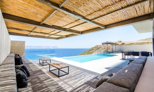 161657260 Milos Cove