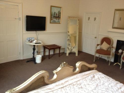 Calcutts House - image 10