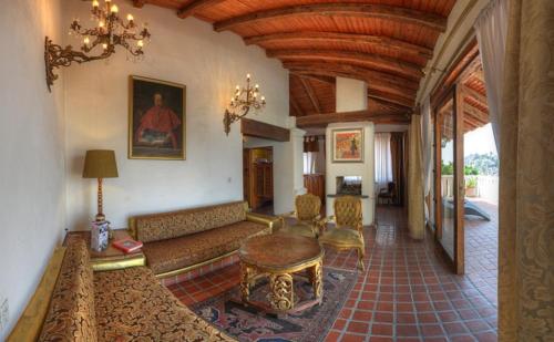 Posada de la Mision, Hotel Museo y Jardin Posada de la Mision, Hotel Museo y Jardin is conveniently located in the popular Taxco City Center area. Featuring a satisfying list of amenities, guests will find their stay at the property a comfort