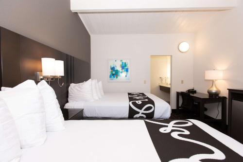 Photo - SureStay Hotel by Best Western Seaside Monterey