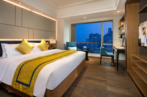 Mainland Chinese Citizens - Three-Bedroom Deluxe image 5