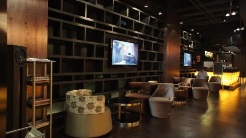 Pub/Lounge, Housing International Hotel Qingdao in Qingdao