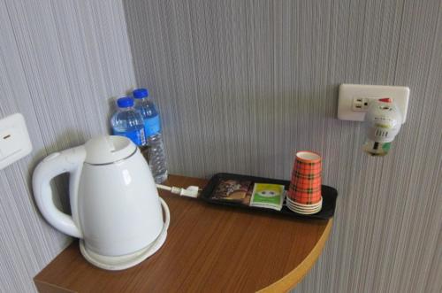 Golden Sunshine near Yanzihkou Trail (Swallow Grotto)