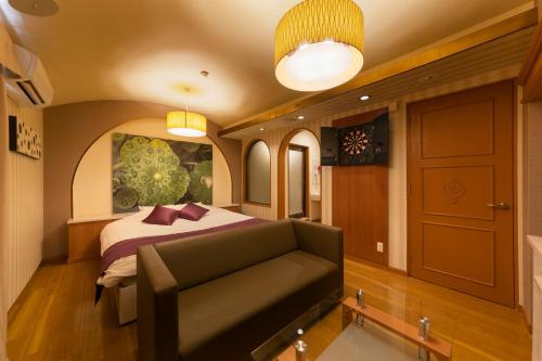 room detail thumbnail 2