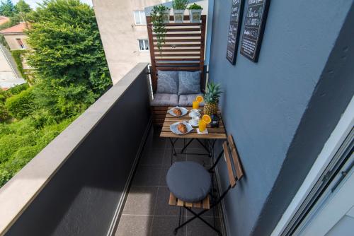 Two bedroom apartment with Balcony image 8