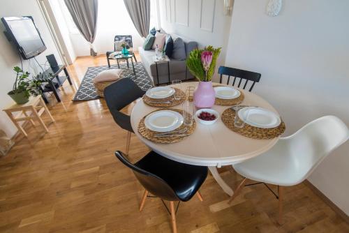 Two bedroom apartment with Balcony image 7