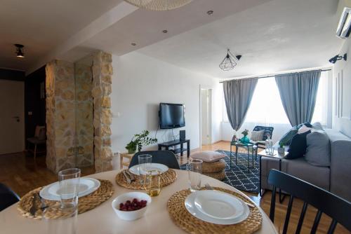 Two bedroom apartment with Balcony image 1