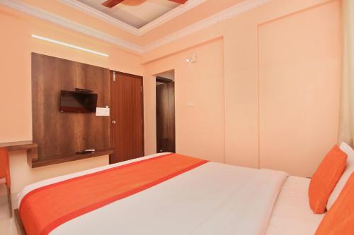 OYO 10656 Hotel Shravya Residency