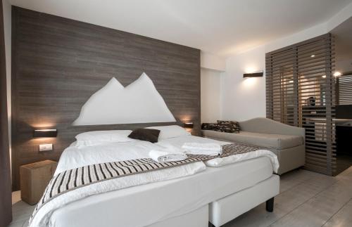 1 queen bed, 2 twin beds