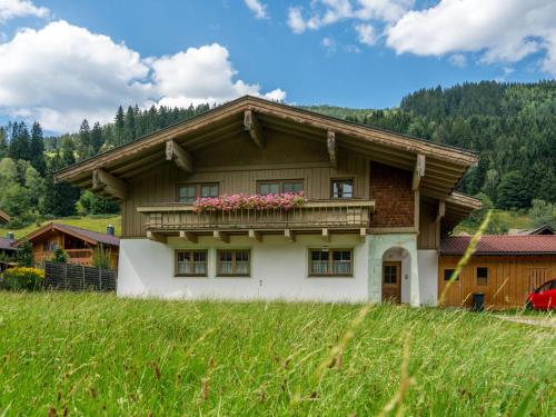 Chalet in Bramberg near Ski Slopes - Location saisonnière - Bramberg am Wildkogel
