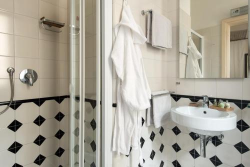 Palm Gallery Hotel - image 9