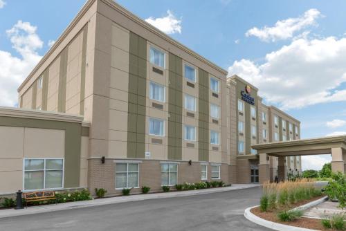 Comfort Inn & Suites - Hotel - Bowmanville