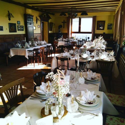 Iekārtas, Gasthaus Zur Burgschanke in Aremberga