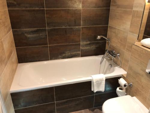 Badkamer, Lion Hotel in Worksop