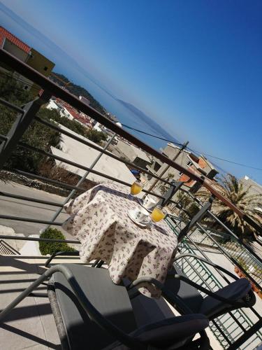  Apartments Nataly with FREE PARKING, Pension in Makarska