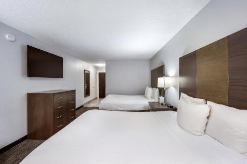 Red Lion Inn & Suites Grants Pass - image 4