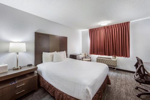 Red Lion Inn & Suites Grants Pass - image 5