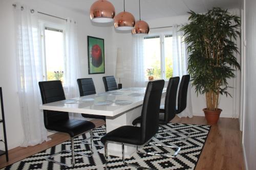 Vista exterior, Ett hus med 3 sovrum med supersnabba internet fiberanslutningen 1000mb-100mb i Hog, 7 minuter fran H in Hudiksvall