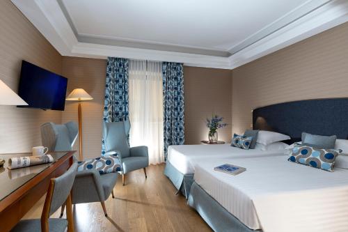 Hotel Royal Continental - image 14