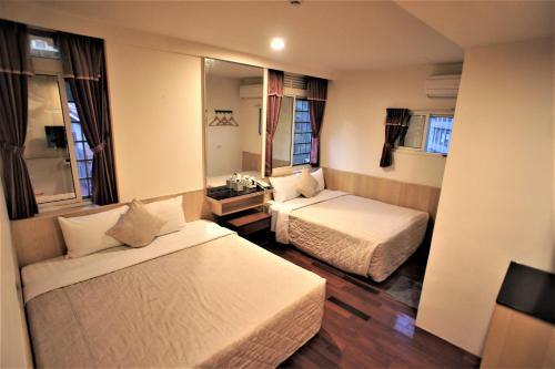 Xi Xin Guan Hot Spring Resort near Bian Shi Shi Jia Flat Dumpling