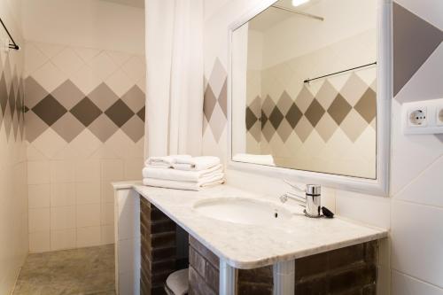 設施, Can Serrallonga in 卡莫斯