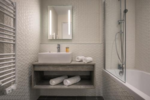 SOWELL HOTELS Les Chevaliers - image 13