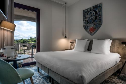 Double room, deluxe, castle view