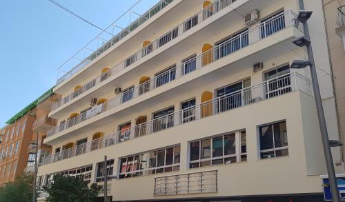 Apartamentos Astoria - Benidorm - image 3