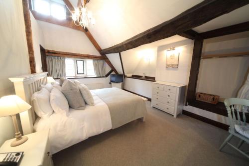 Weston Hall - image 11