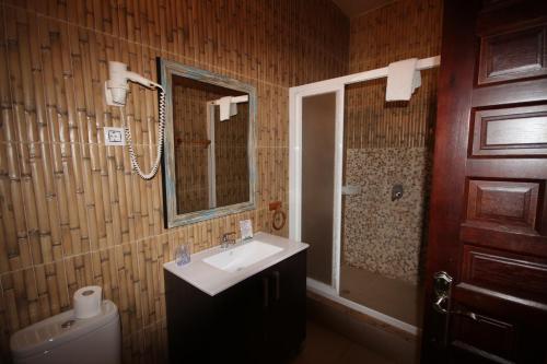 Hotel Copacabana Tarifa Beach - image 2