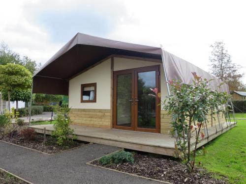 Вход, Adventurer's Village Milton Keynes in Милтън Кийнс