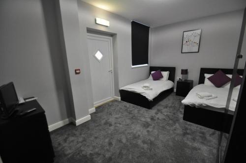 The Embassy Hotel - image 7