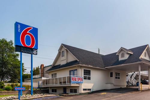 Motel 6-Kamloops, BC