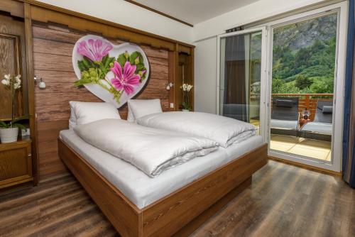 Double Room with Balcony and Mountain View