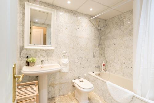Malagasuite Lux Beach&Pool - image 9
