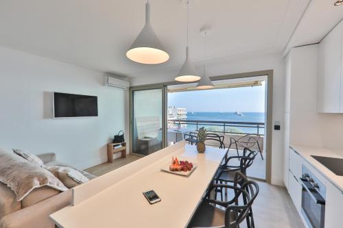 Center Bay Luxueux appartement avec vue mer 6 eme etage - Apartment - Juan-les-Pins