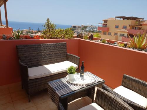 Terrazas del Duque 2, terrace, sea view, only 300 m to beach, heated pool, wifi internet, dishwasher, washing machine 2