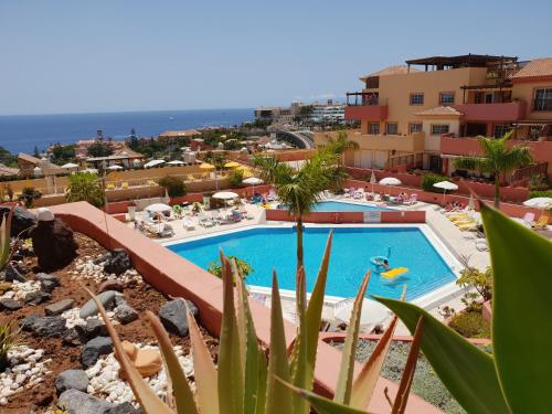 Terrazas del Duque 2, terrace, sea view, only 300 m to beach, heated pool, wifi internet, dishwasher, washing machine 1