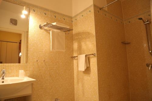 Hotel De France photo 22