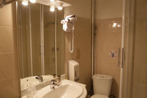 Hotel De France photo 16
