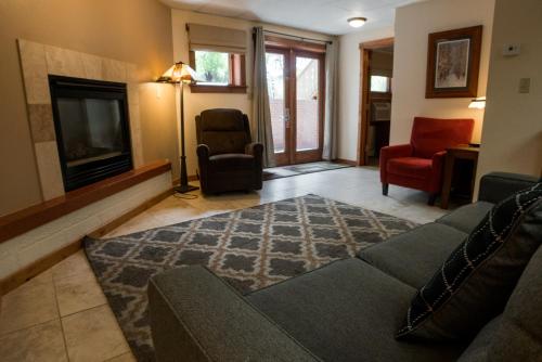 Silver Moon Inn - image 11